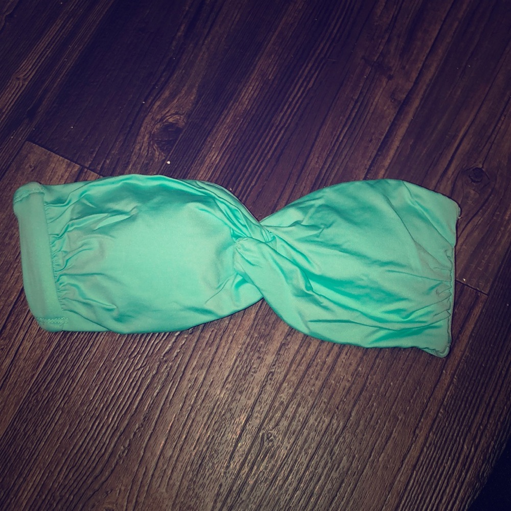 Twist bandeau bikini top